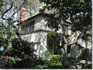 Photograph of the rear view of the cottage pictured above, looking up at room 203 at the Normandy Inn. Image copyright © Philip W. Tyo 2008