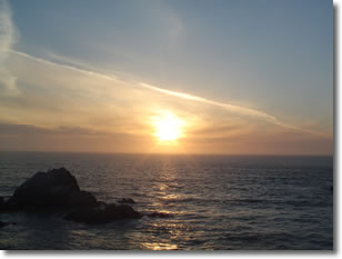 A photograph of the sun setting over the Pacific ocean, taken from the Cliff House in San Francisco, California.  Image copyright © Philip W. Tyo 2007